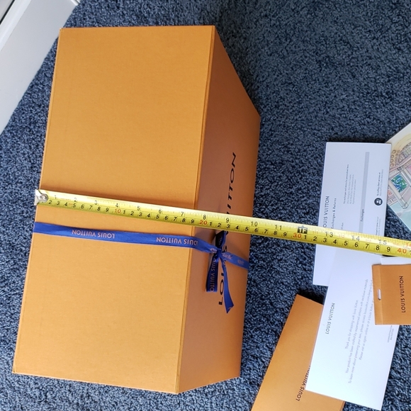 Louis Vuitton Gift Box and LV Ribbon - Picture 2 of 7